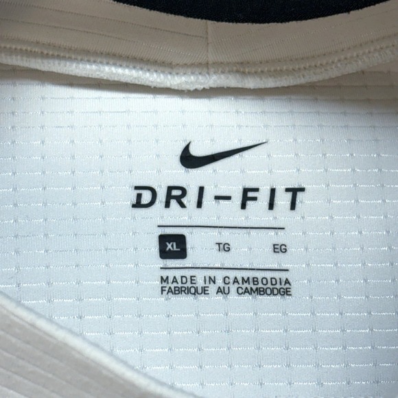 Nike Pro Hoodie Mens XL White Pullover Center Swoosh Training BV5572-030 - Picture 4 of 12